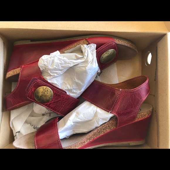 Women’s Taos Sandals - Picture 4 of 12